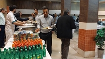 به مناسبت ماه مبارک رمضان کارکنان بیمارستان ابن سینا ضیافت افطاری میهمان خیرین شدند